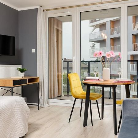 Studio With Balcony Warsaw Kokoryczki By Noclegi Renters المظهر الخارجي الصورة