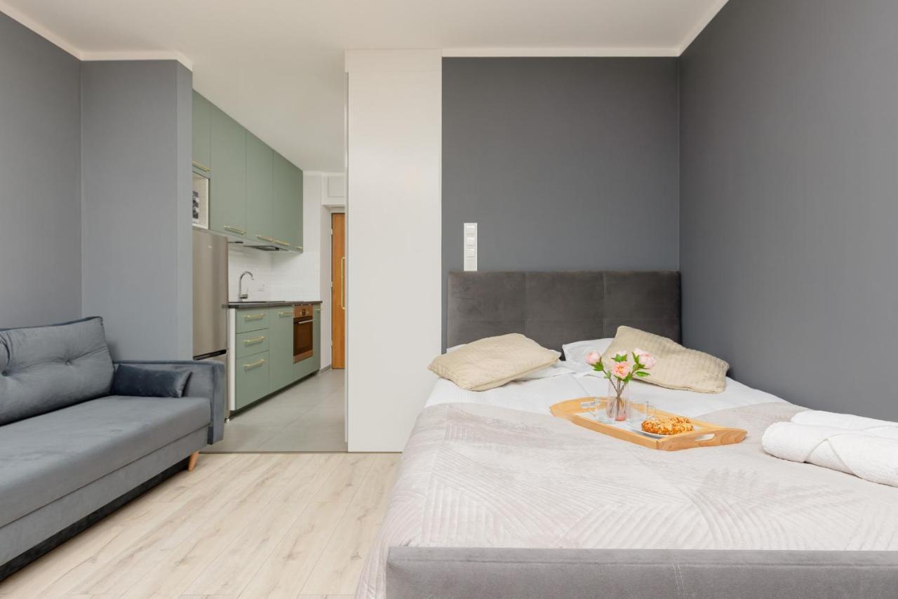 Studio With Balcony Warsaw Kokoryczki By Noclegi Renters المظهر الخارجي الصورة