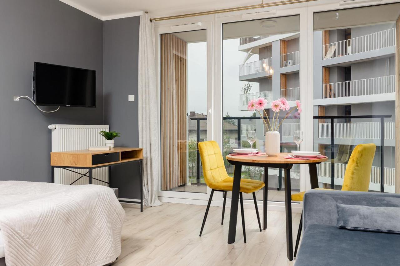 Studio With Balcony Warsaw Kokoryczki By Noclegi Renters المظهر الخارجي الصورة
