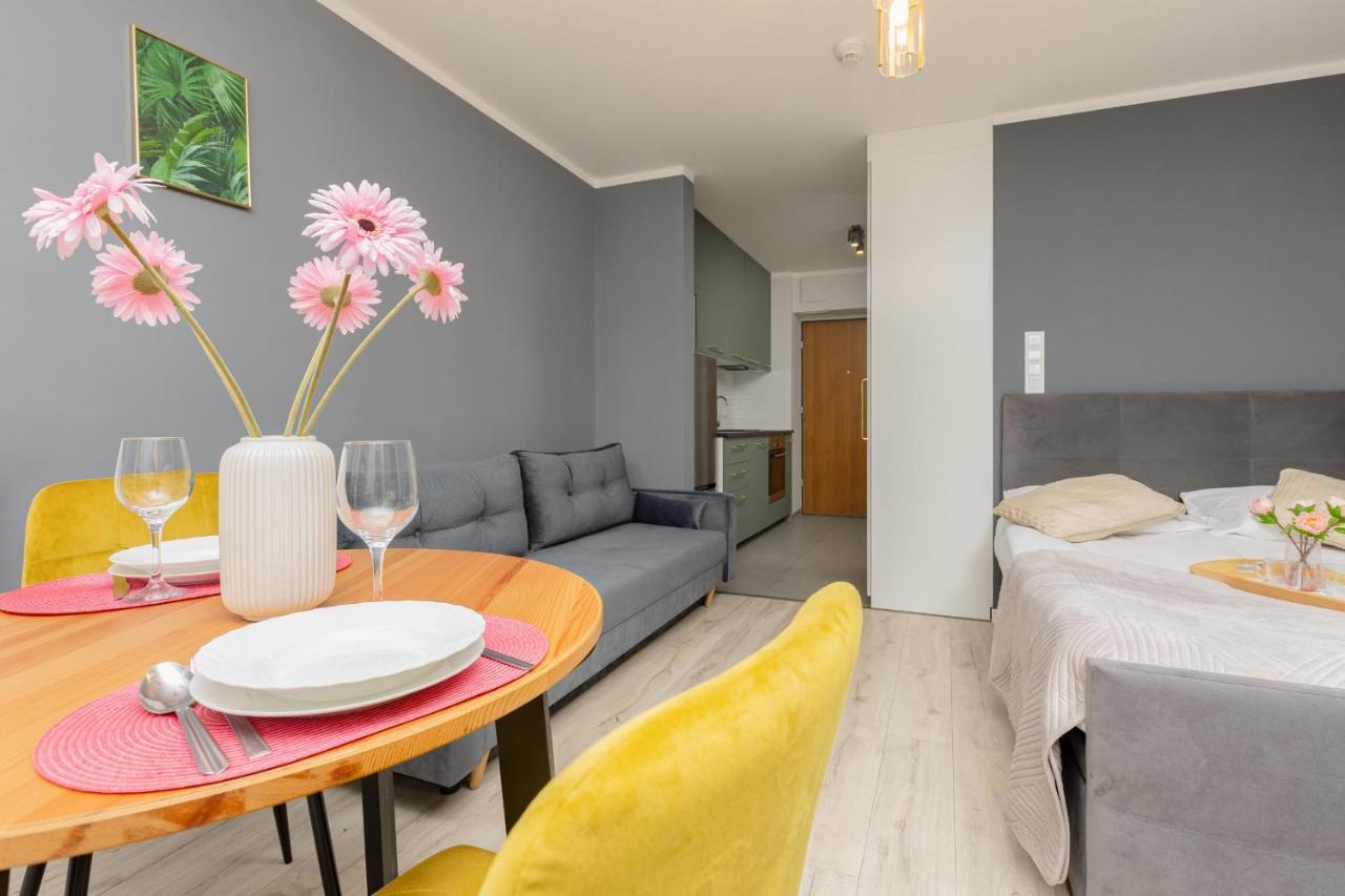 Studio With Balcony Warsaw Kokoryczki By Noclegi Renters المظهر الخارجي الصورة