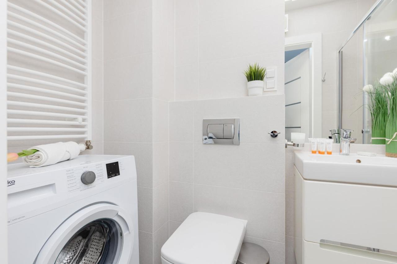 Studio With Balcony Warsaw Kokoryczki By Noclegi Renters المظهر الخارجي الصورة