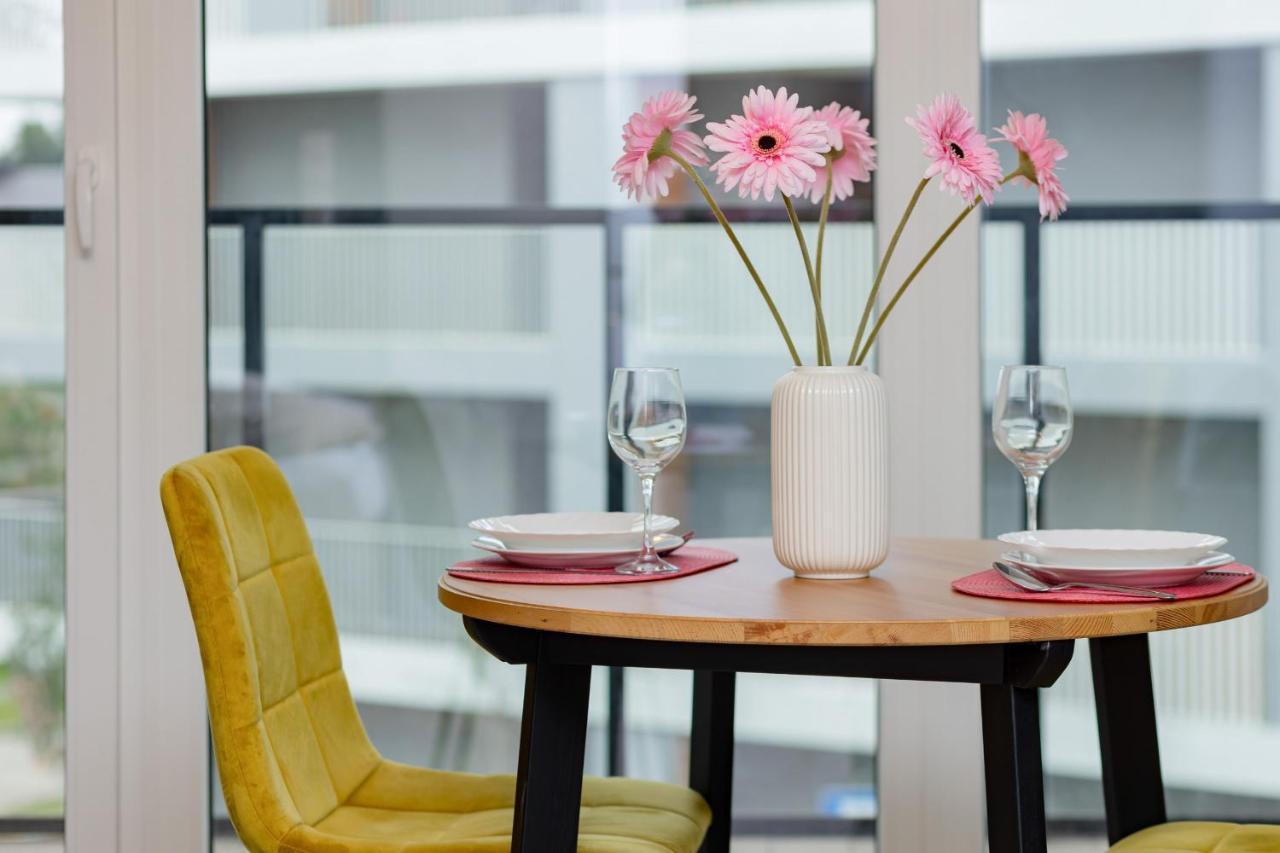 Studio With Balcony Warsaw Kokoryczki By Noclegi Renters المظهر الخارجي الصورة